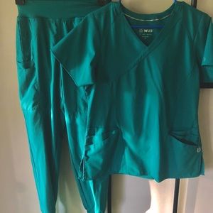 WonderWink Hunter Green Scrub Top - Hunter Green